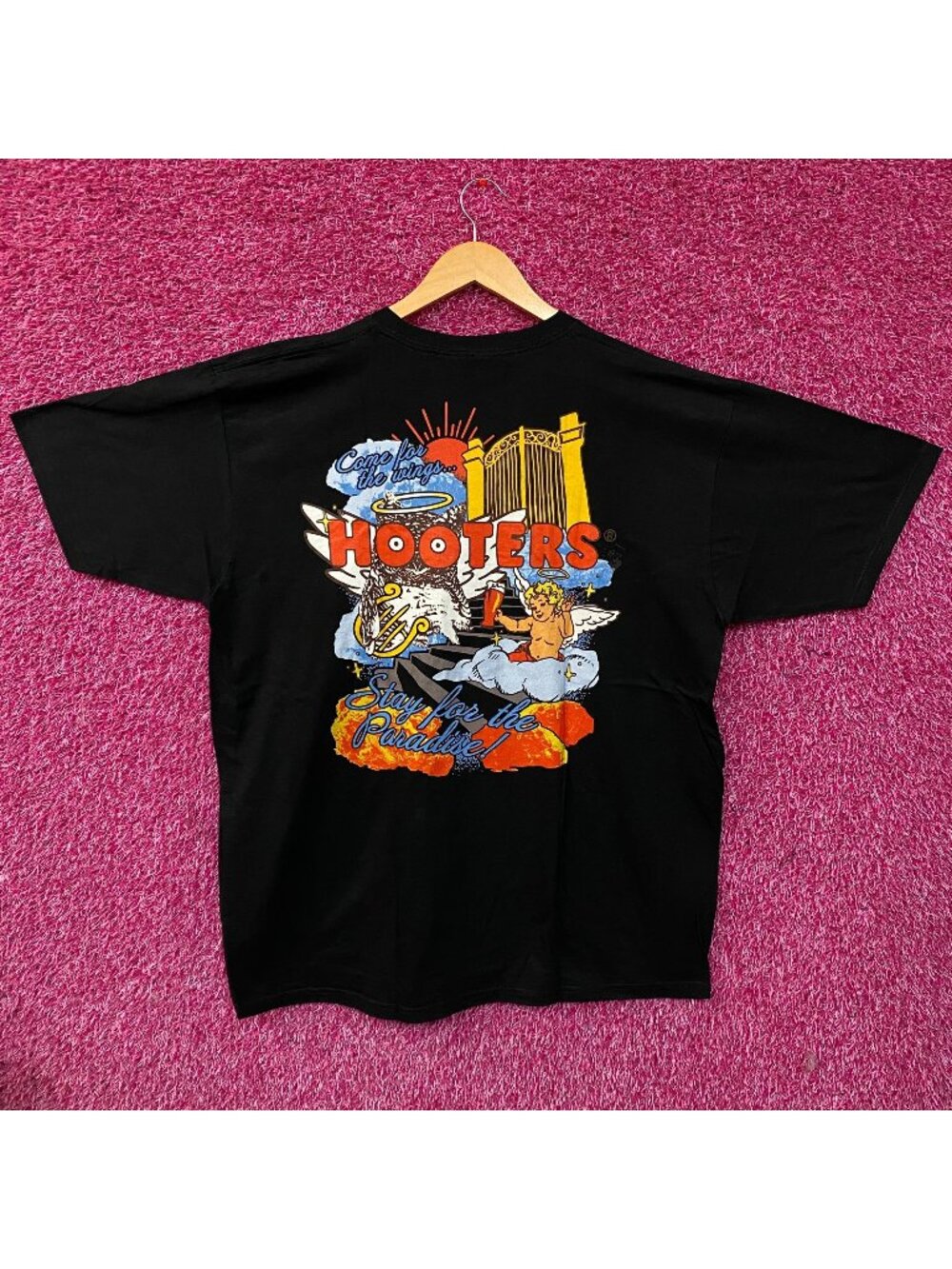 Hooters "Where Angels Get Their Wings!" Graphic T-Shirt XL